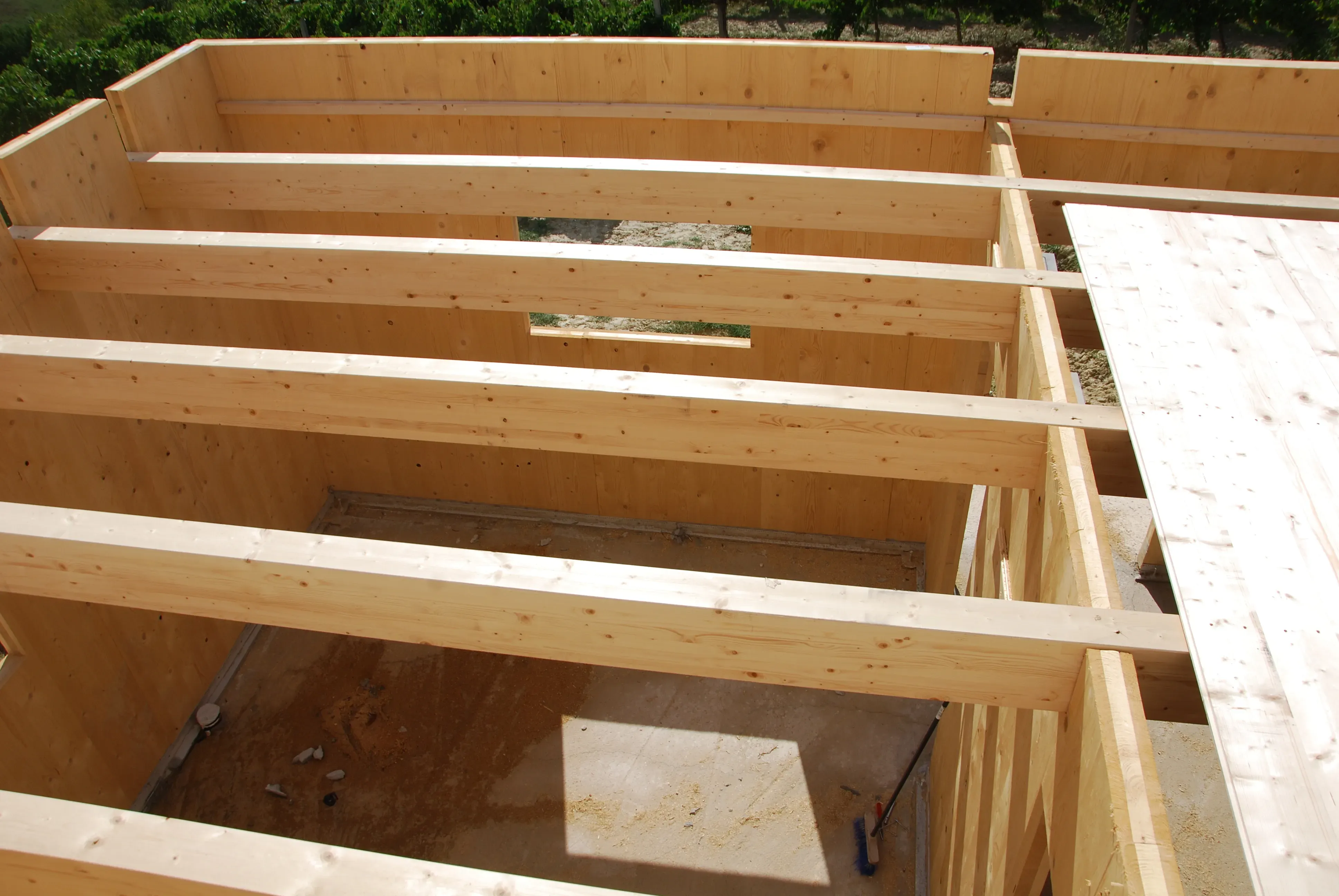 Trave in legno lamellare esposta agli agenti atmosferici — manutenzione strutture in legno